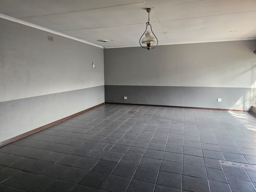 To Let 5 Bedroom Property for Rent in Vaalpark Free State